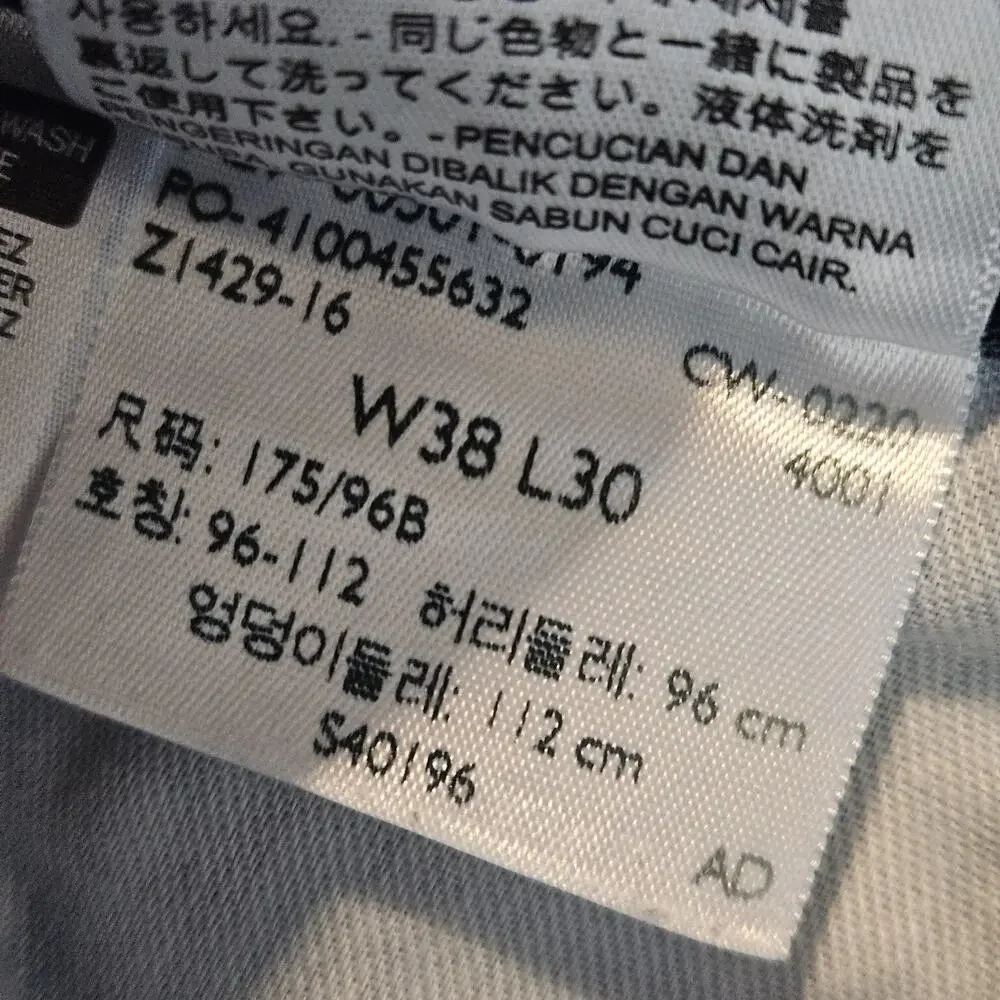 Levi's 501 Jean 38 x 30 Straight Leg Button Fly